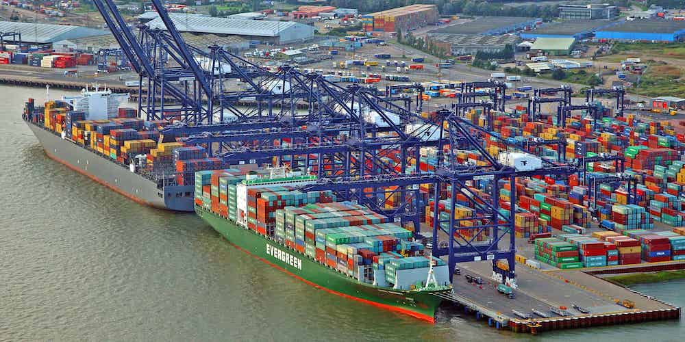 puerto britanico Felixstowe terminal contenedores Evergreen