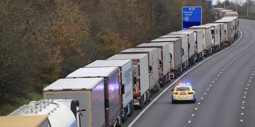 colas camiones kent por brexit y coronavirus diciembre 2020