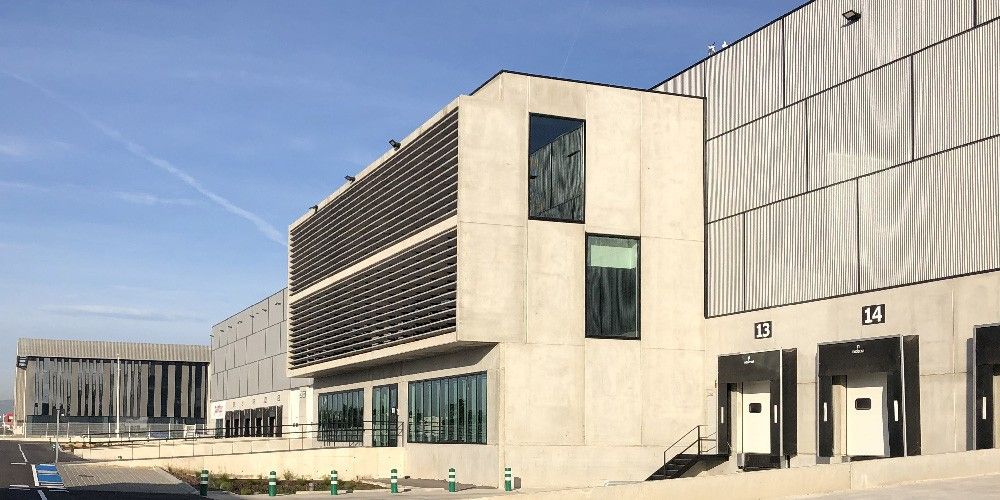 fachada nave logistica Promociones Nederval en Ribarroja fachada nave logistica Promociones Nederval en Ribarroja