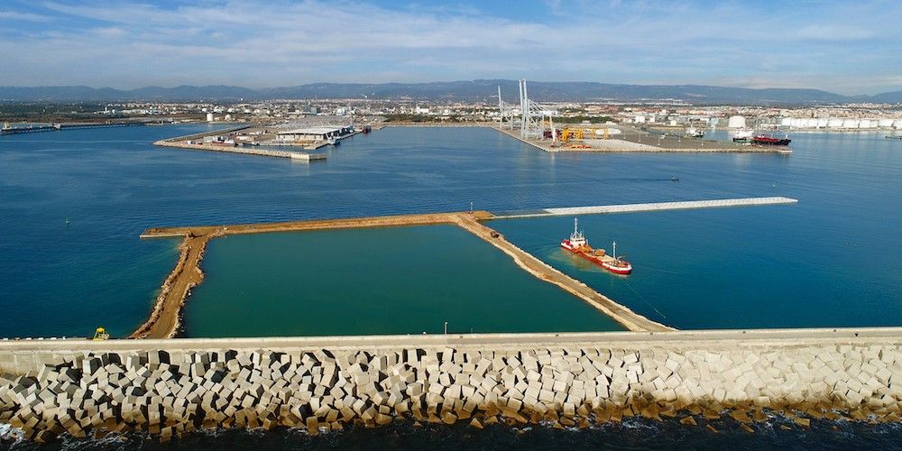 Muelle de Baleares en el puerto de Tarragona