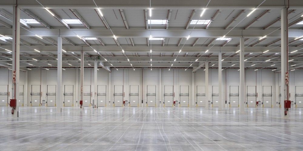 Marchamalo interior nave logistica muelles iluminacion