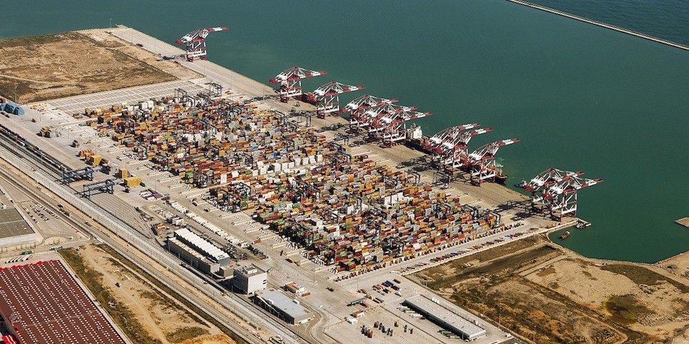 puerto Barcelona terminal contenedores BEST vista aerea