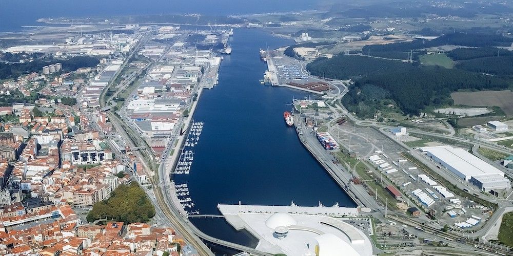 Vista general del puerto de Aviles