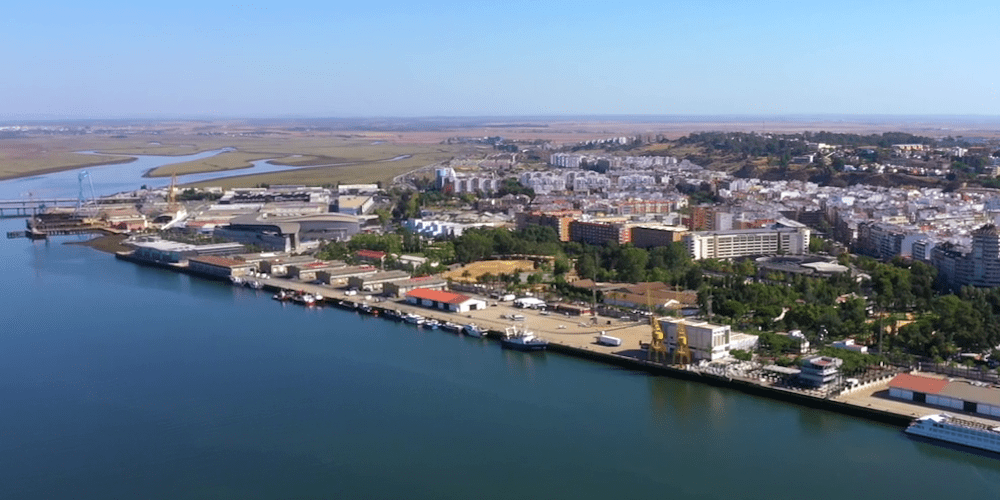 Muelle Levante puerto Huelva