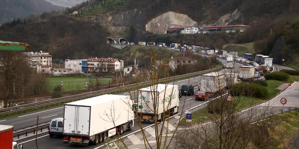 N-1 tuneles Legorreta Guipuzcoa retencion camiones trafico transporte carretera