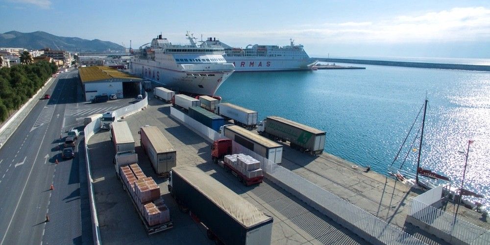 trafico ro-ro puerto Motril camiones esperando ferries Armas