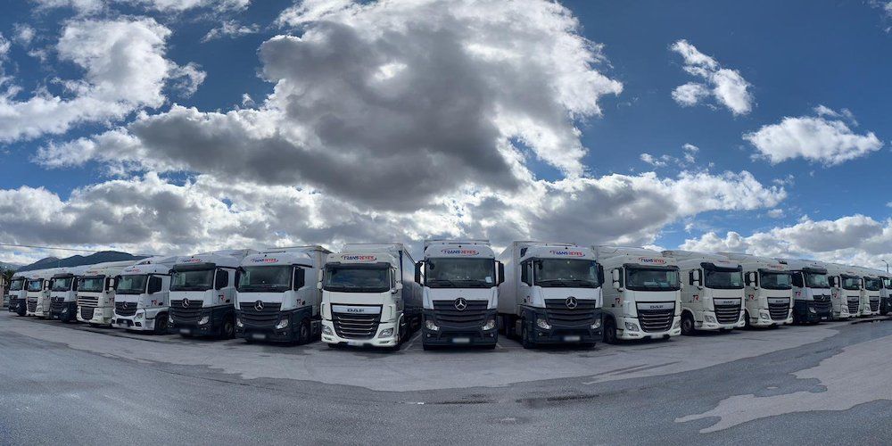 TransReyes Logistica camiones aparcados