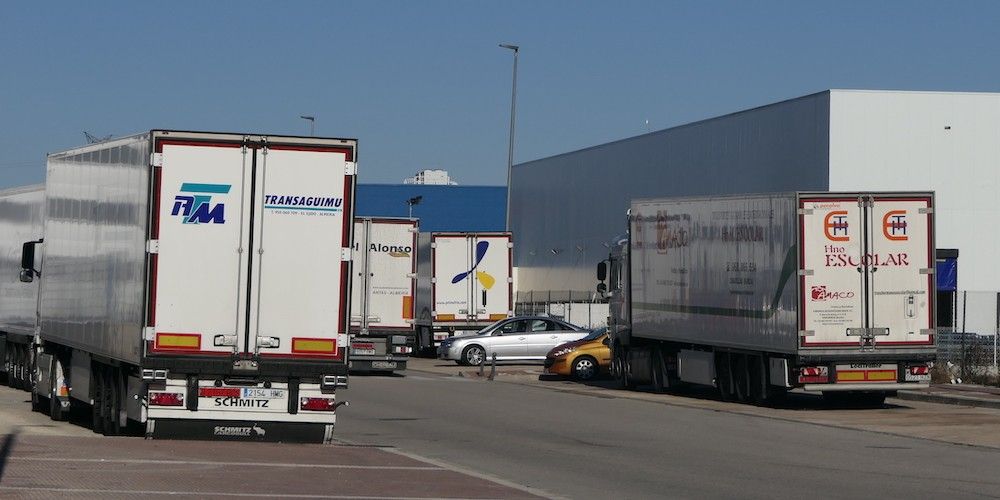 camiones frigorificos aparcados Torrejon transporte frigorifico