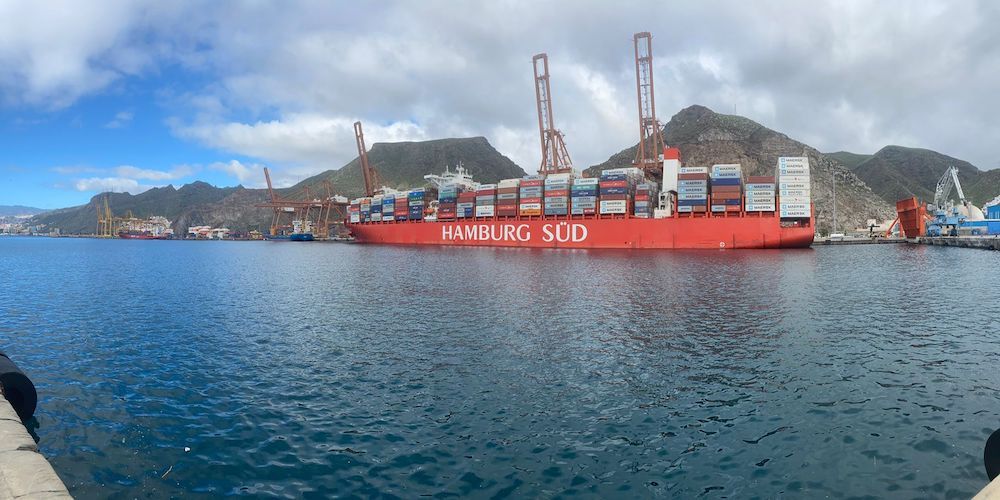 portacontenedores hamburg sud atracado en puerto tenerife