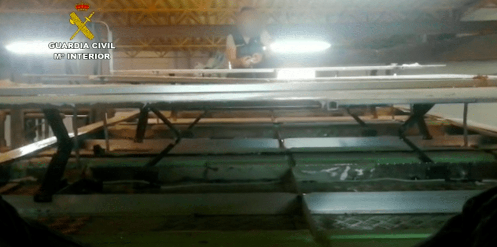 sistema para el transporte de droga en techos de frigos