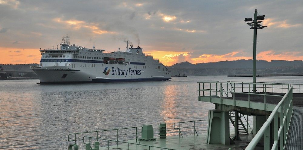 ferry GNL brittany ferries puerto de Bilbao