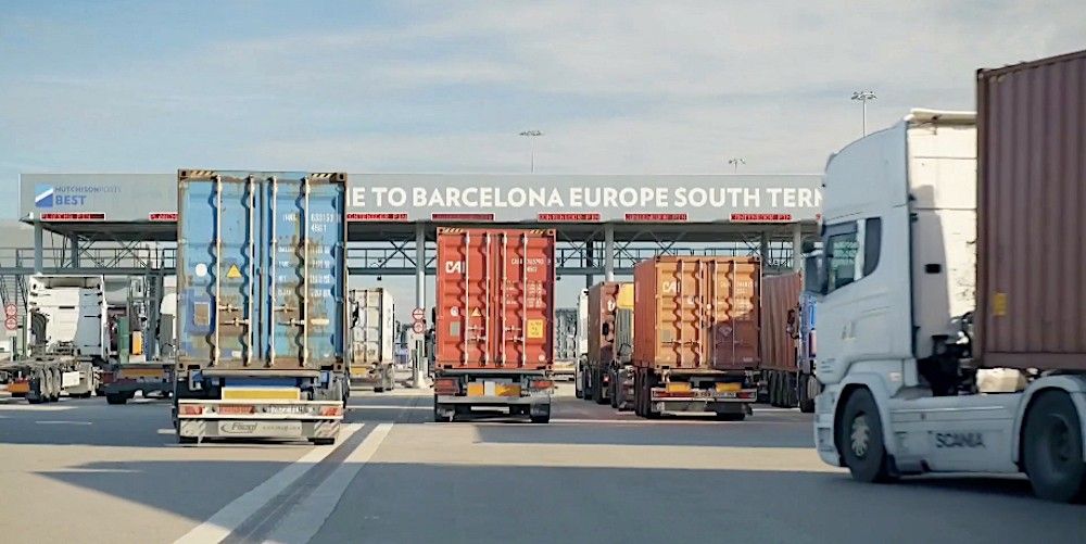 acceso viario camiones contenedores puerta entrada puerto Barcelona