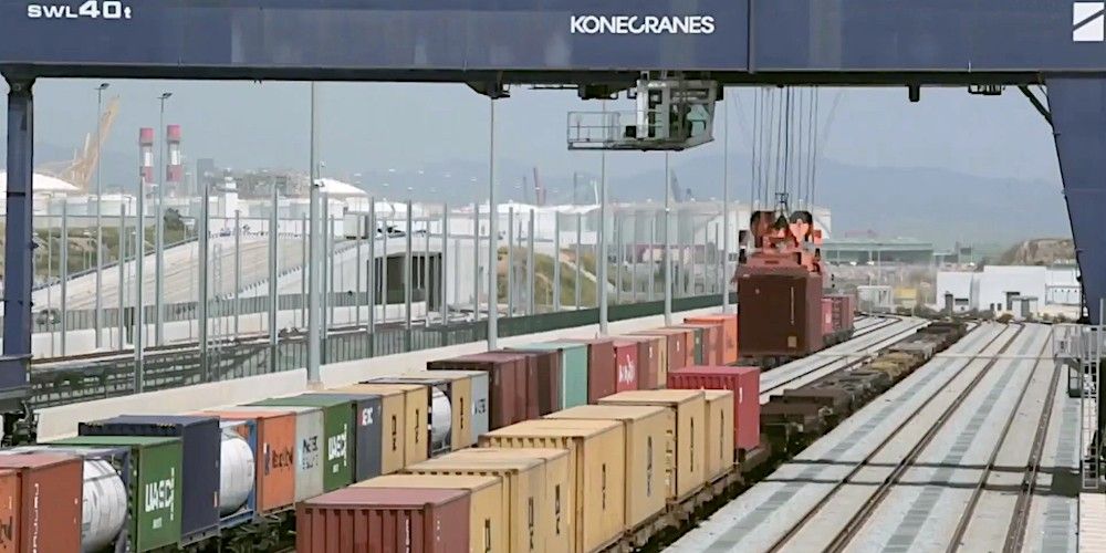 terminal ferroportuaria puerto Barcelona carga contenedores tren