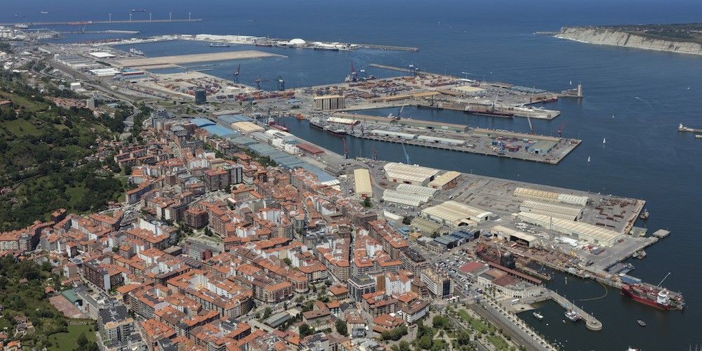 vista aerea instalaciones del puerto de Bilbao