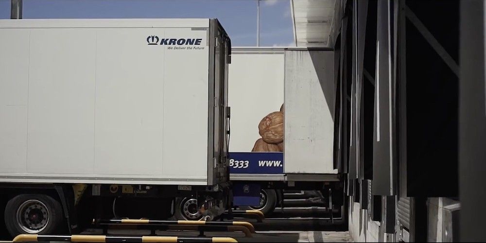 semirremolque frigorifico aculando muelle camiones dinamismo empresarial incertidumbre
