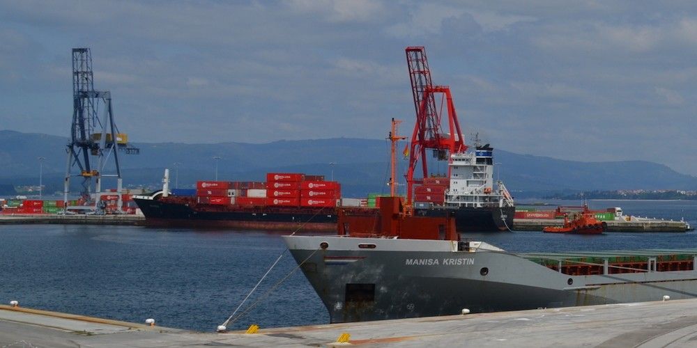 Buques en el puerto de Vilagarcia Buques en el puerto de Vilagarcia