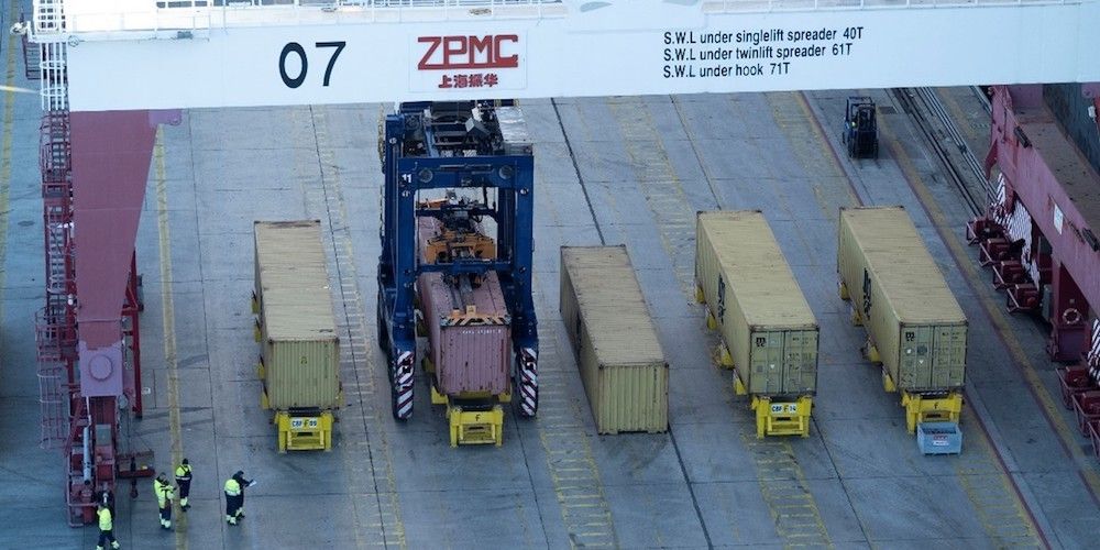 manipulacion contenedores puerto Barcelona