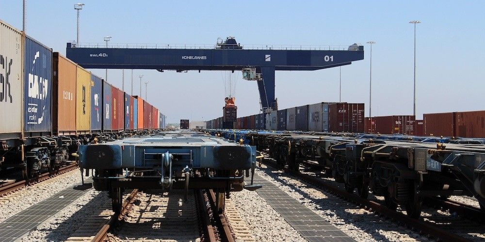 La Ordenanza afecta a los tráficos ferroviarios, con origen y destino en cualquier terminal ferroviaria dentro de la zona de servicio del recinto portuario.