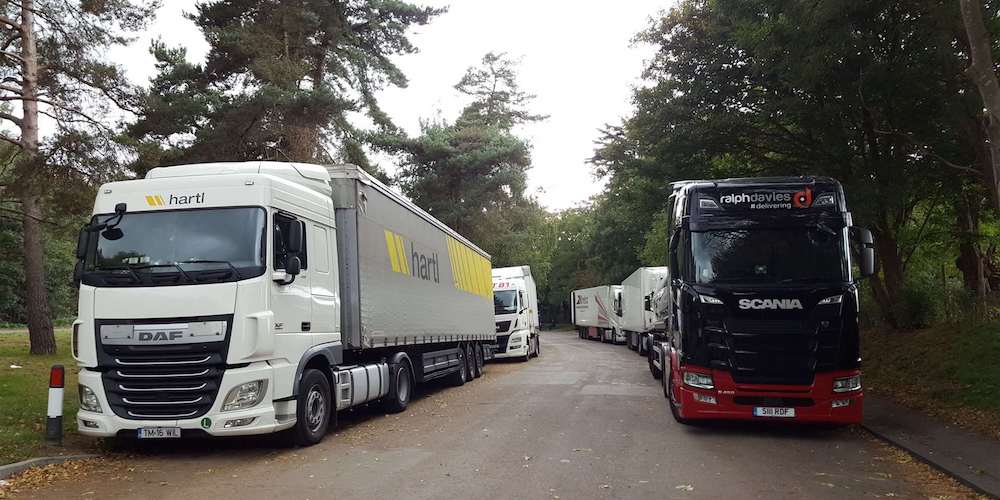 camiones mal aparcados en el condado de Kent