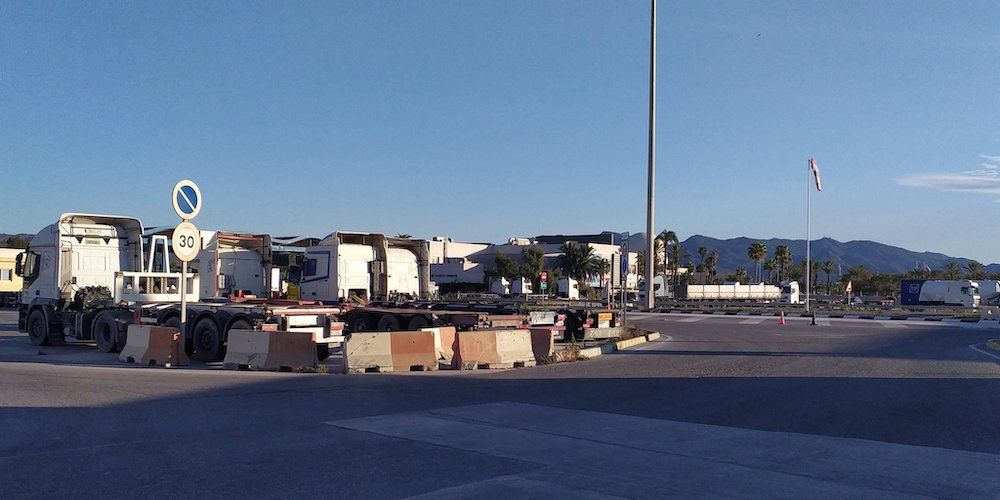 camiones estacionados puerto castellon