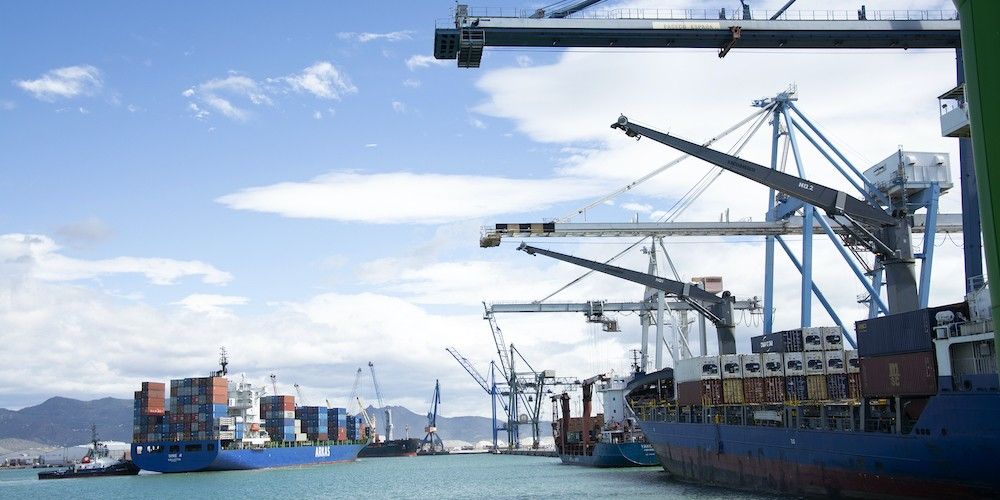 portacontenedores en el puerto de Castellón