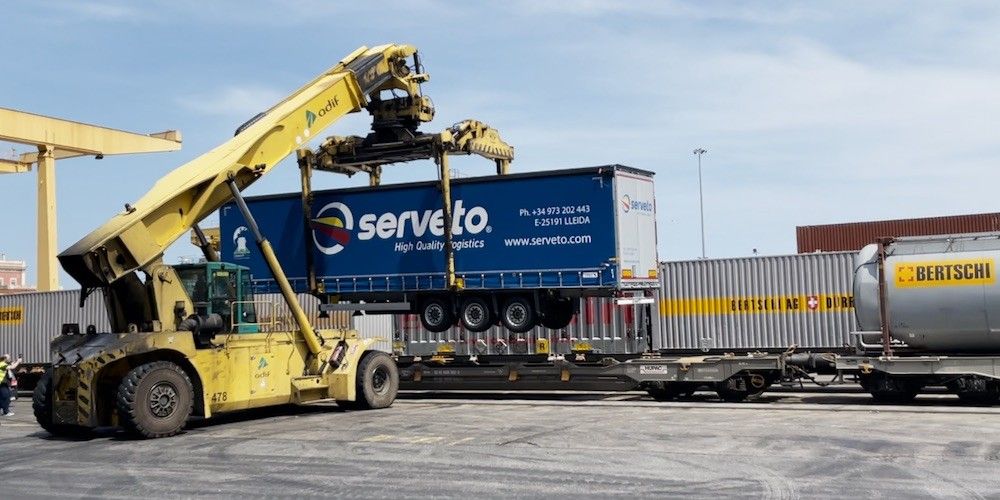 Serveto semirremolque de lona transporte intermodal Schmitz Cargobull Serveto semirremolque de lona transporte intermodal Schmitz Cargobull