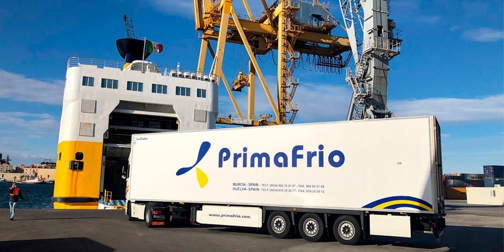 Camion-Primafrio-embarque-puerto-Cartagena