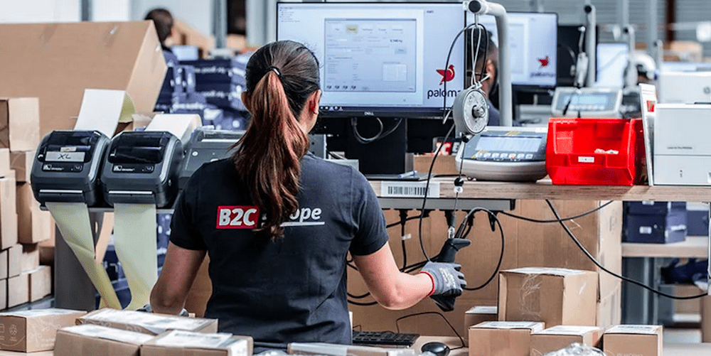 trabajador paqueteria b2c europe maersk