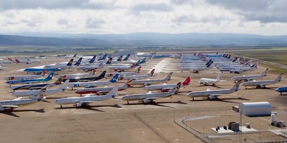 aviones estacionados en el aeropuerto de Teruel