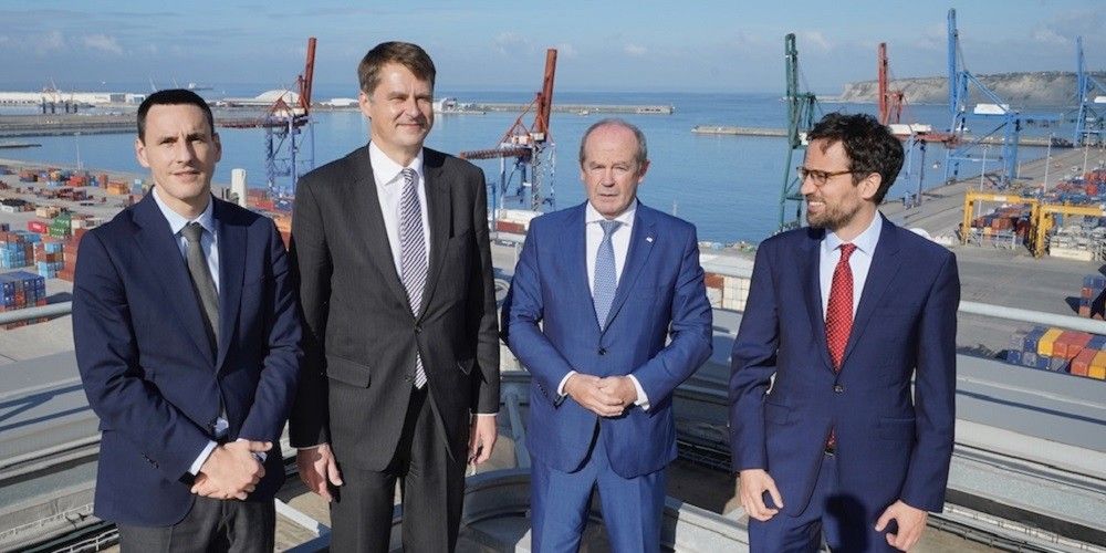 Visita embajador al puerto de Bilbao