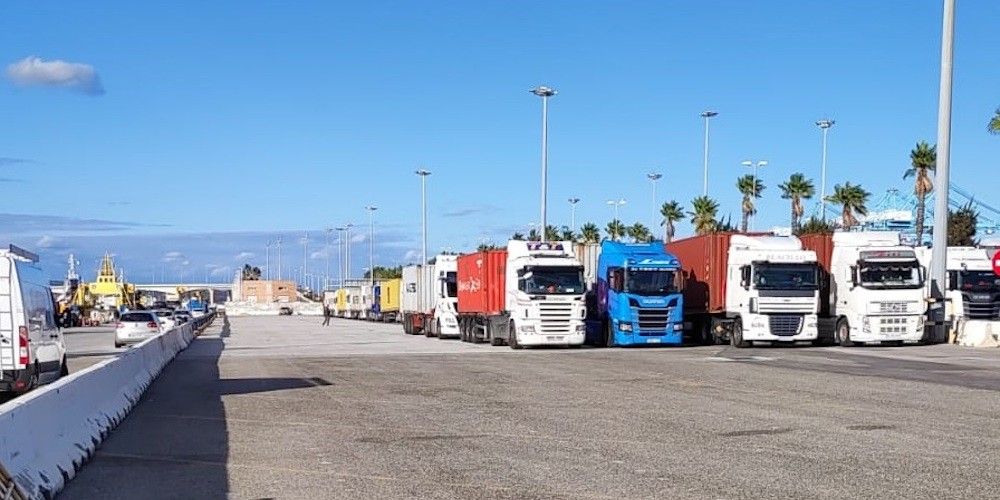 camiones retenidos en el puerto de Algeciras