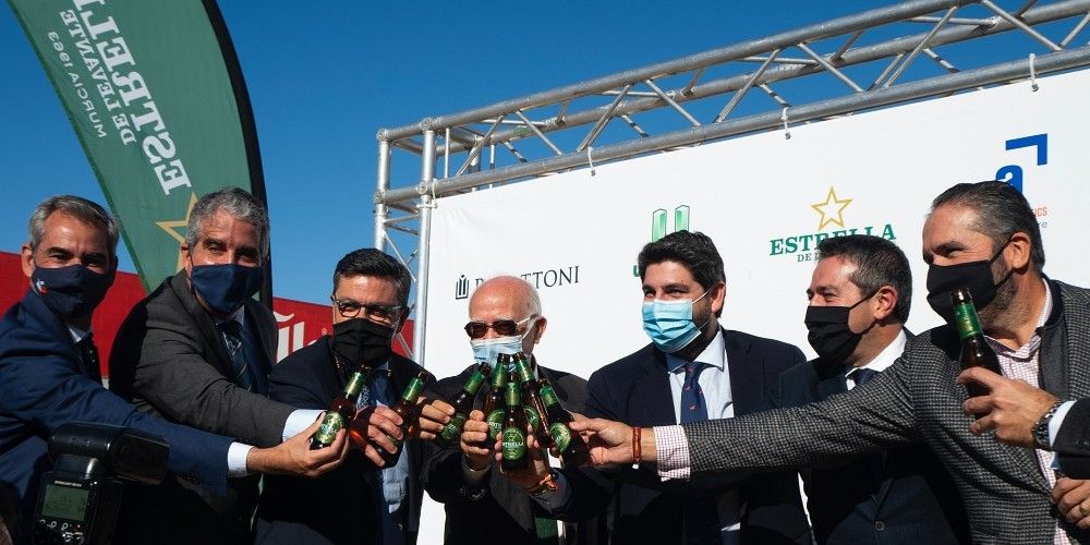 Brindis por el nuevo centro logistico de Murcia