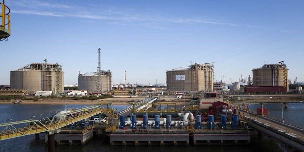 gas natural terminal Enagas en puerto de Huelva
