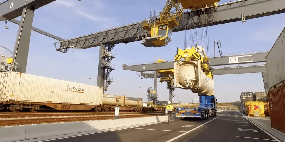 VIIA terminal Betemburgo grua portico semirremolque cisterna