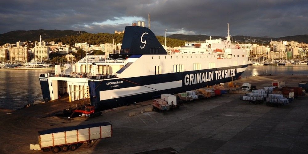 ciudad de palma trasmed en el puerto de palma de mallorca