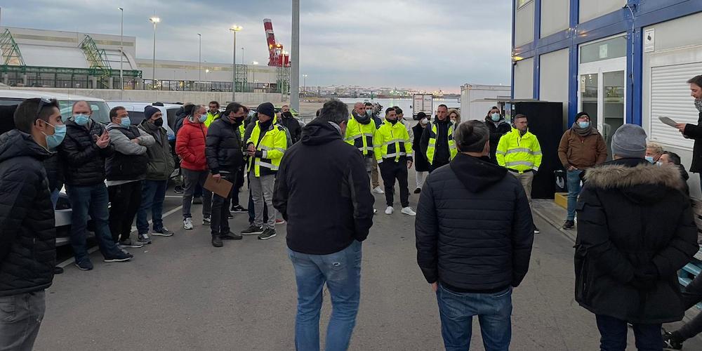 asamblea trabajadores amarre puerto barcelona
