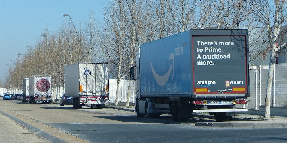 camiones semirremolques aparcados Getafe Gavilanes Amazon Prime