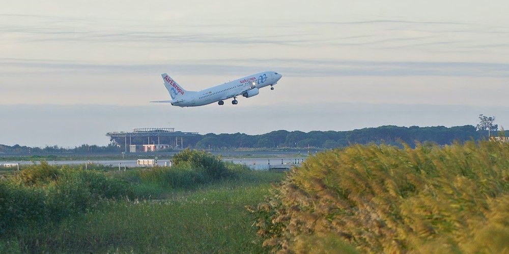 avion de Air Europa despegando avion de Air Europa despegando