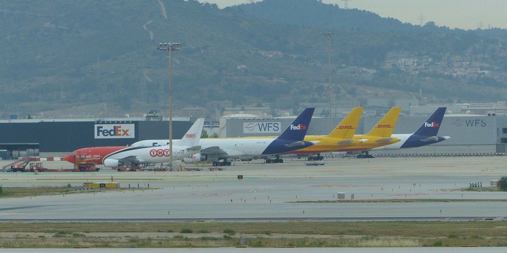 Aviones-de-Fedex-DHL-en-aeropuerto-Barcelona