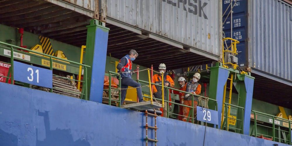 Práctico desembarcando Covid puerto Valencia Práctico desembarcando Covid puerto Valencia