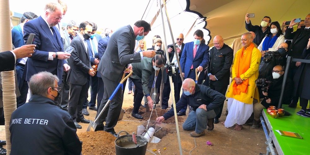 primera piedra planta Switc en Valladolid