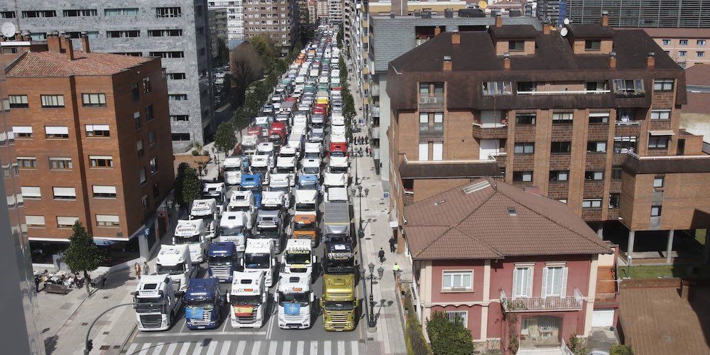 protesta de transportistas en Oviedo