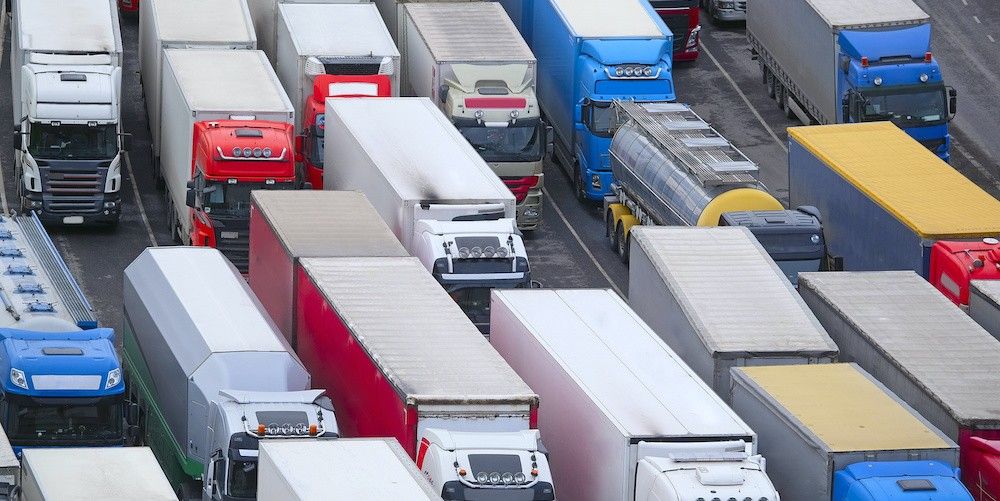 camiones huelga carretera aparcamiento congestion