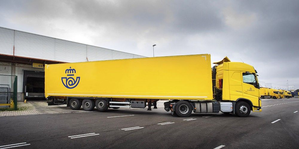 camion semirremolque Correos transporte terrestre