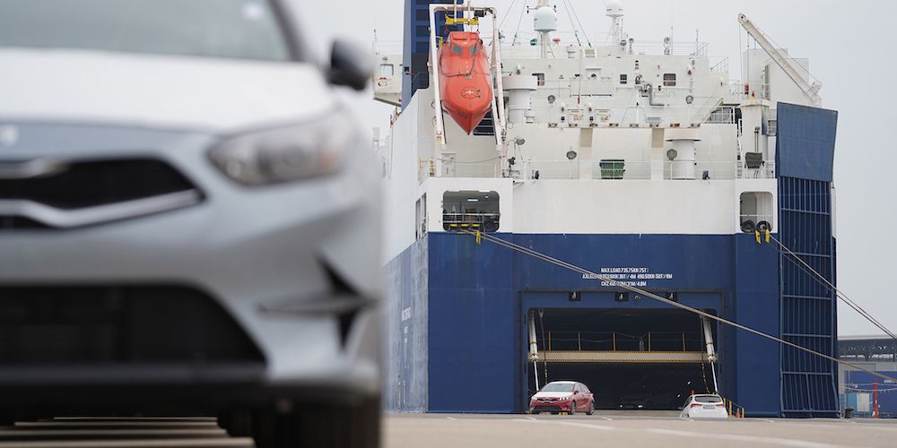 AP Tarragona descarga de automoviles ro-ro