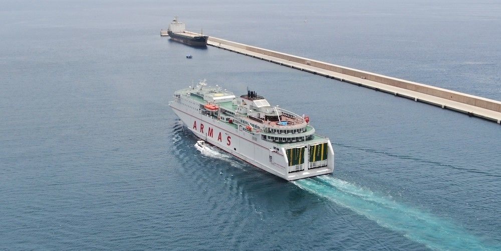 ferry-Volcán-de-Timanfaya-armas-trasmediterranea
