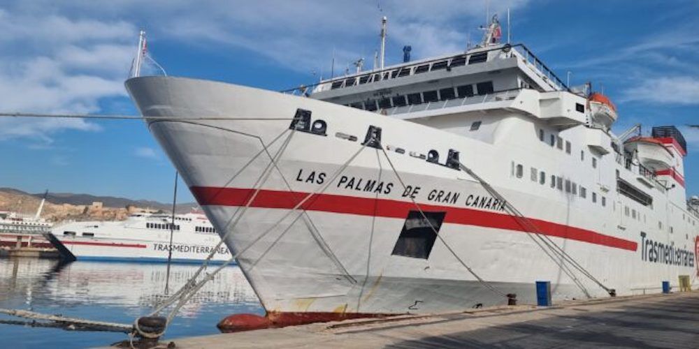 ferry las palmas de gran canaria naviera armas atracado puerto almeria