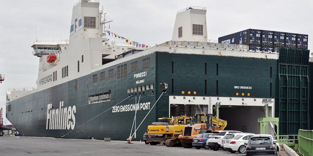 Finneco I atracado en el puerto de Bilbao