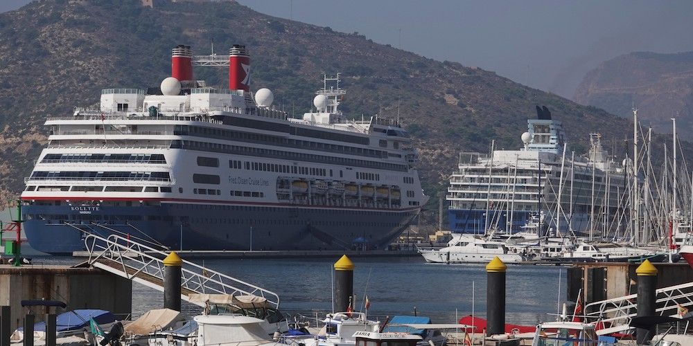 cruceros Bollete y Marella Explorer en el puerto de Cartagena