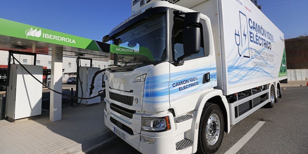 Disfrimur Iberdrola recarga camion electrico